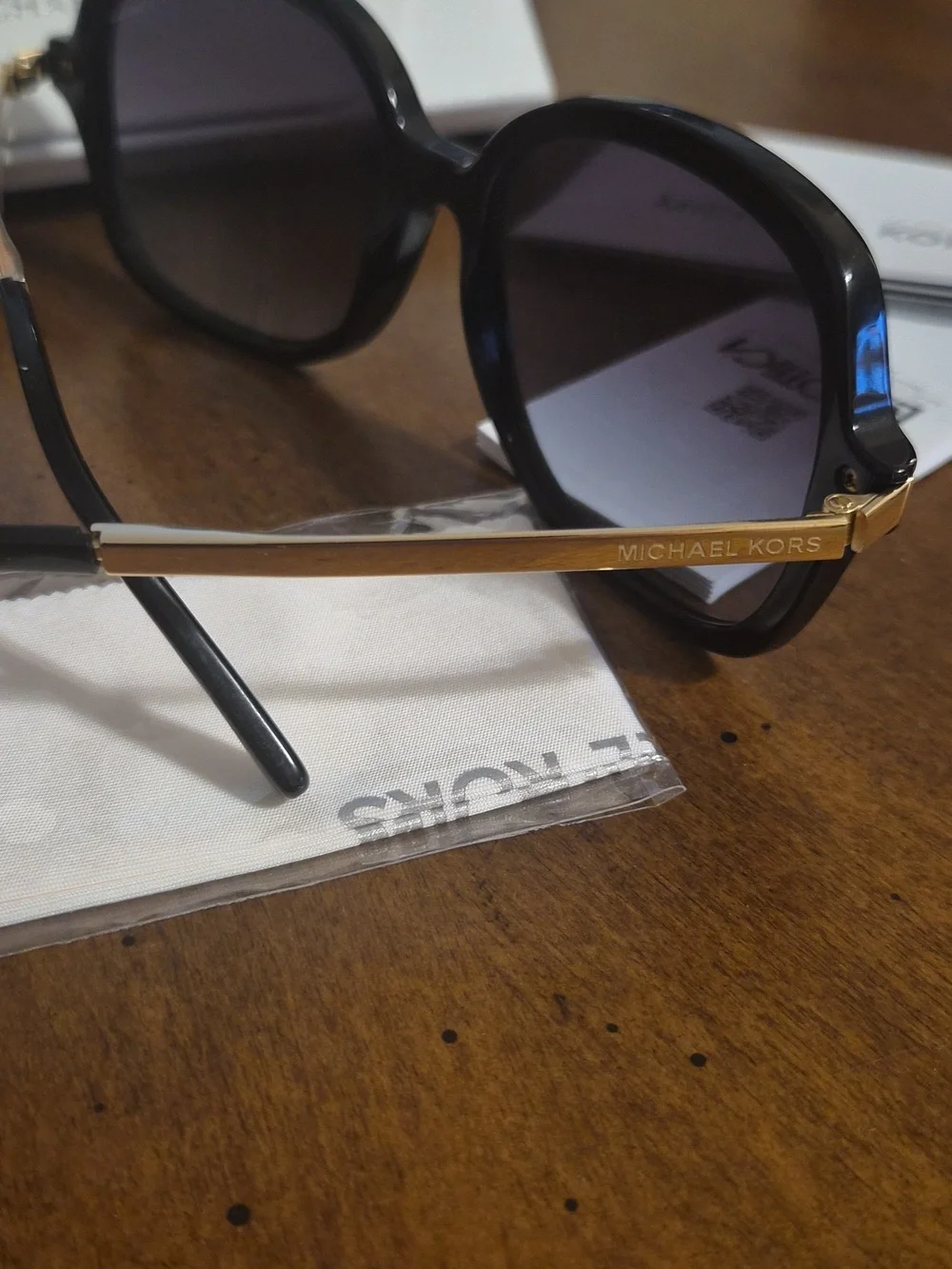 EUC Michael Kors Adrianna Sunglasses - Picture 5 of 8